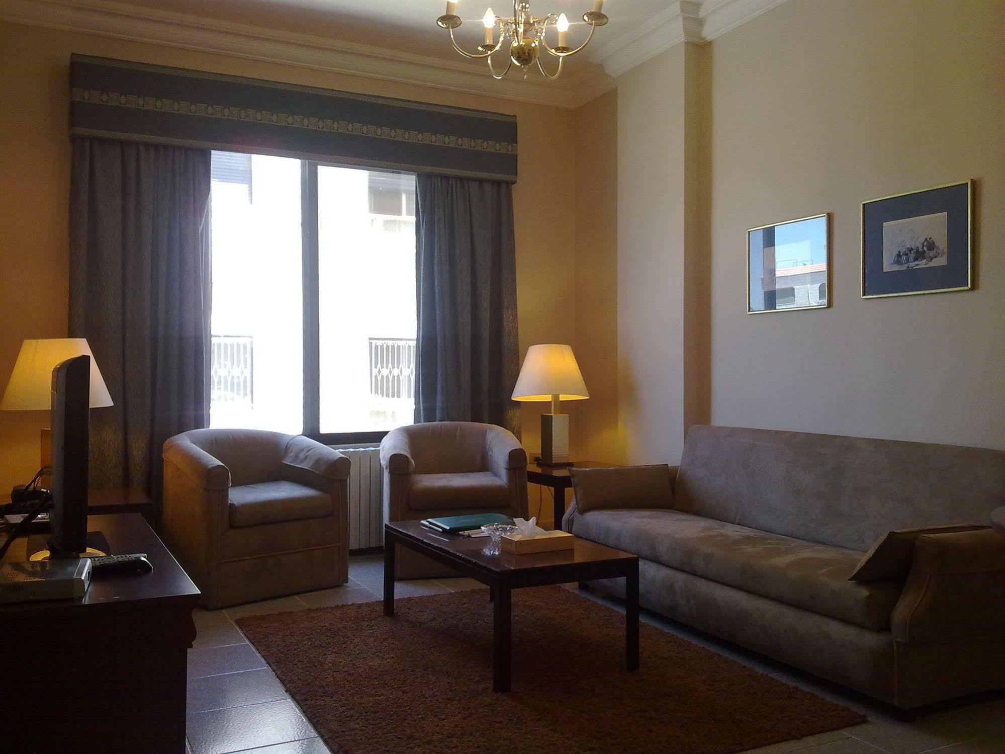 Crystal Suites Amman Extérieur photo